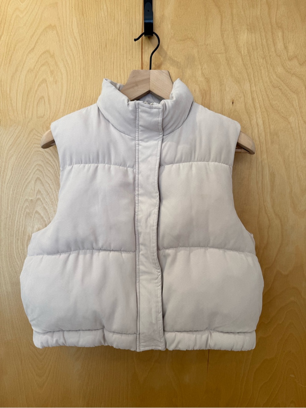 Light cream cropped puffer vest